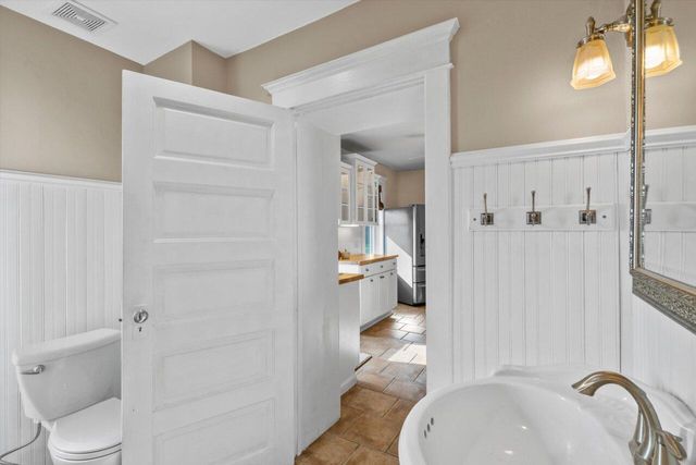 N86W16387 Appleton AVENUE, Menomonee Falls, WI 53051
