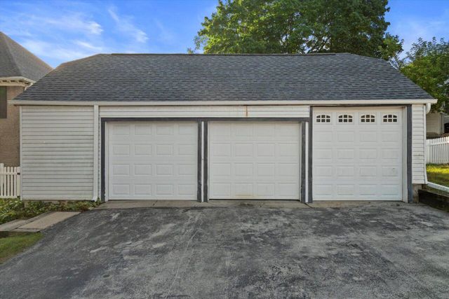 N86W16387 Appleton AVENUE, Menomonee Falls, WI 53051