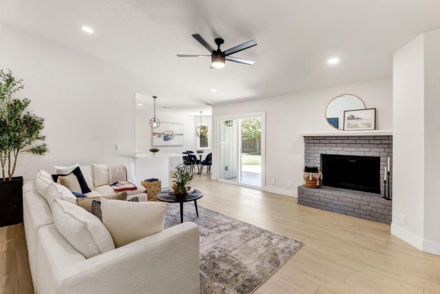 9472 Denholm Ct, Elk Grove, CA 95758