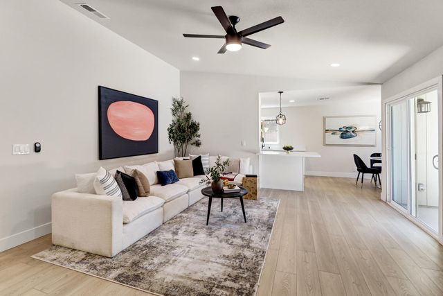 9472 Denholm Ct, Elk Grove, CA 95758