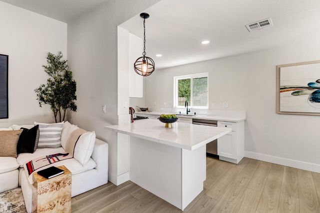 9472 Denholm Ct, Elk Grove, CA 95758