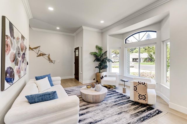 9472 Denholm Ct, Elk Grove, CA 95758