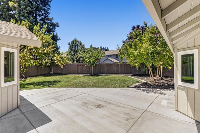 9472 Denholm Ct, Elk Grove, CA 95758