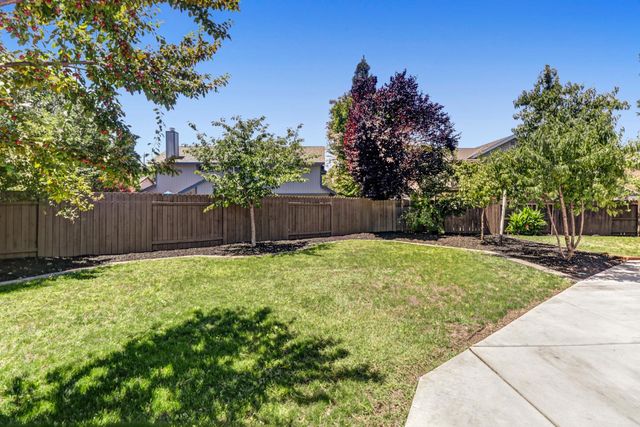 9472 Denholm Ct, Elk Grove, CA 95758
