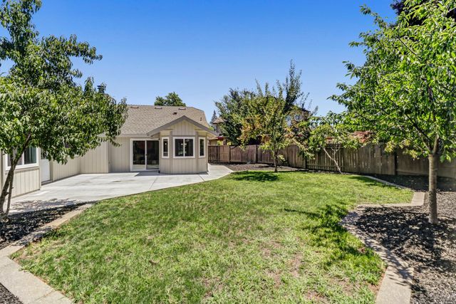 9472 Denholm Ct, Elk Grove, CA 95758