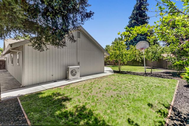 9472 Denholm Ct, Elk Grove, CA 95758