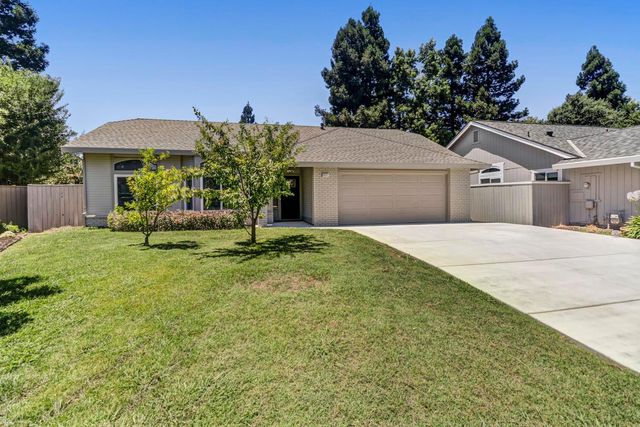9472 Denholm Ct, Elk Grove, CA 95758