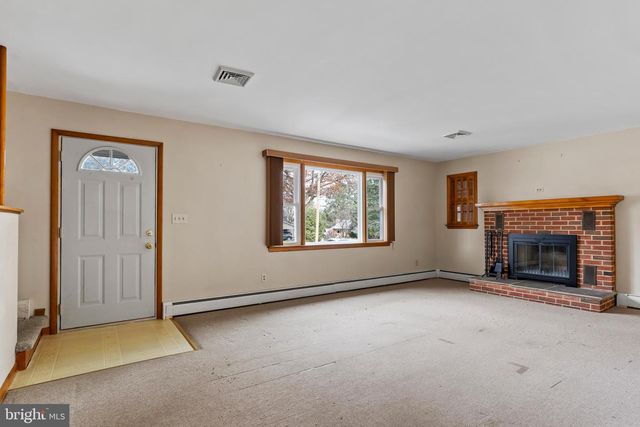 1243 HILLSIDE DRIVE, Mechanicsburg, PA 17055