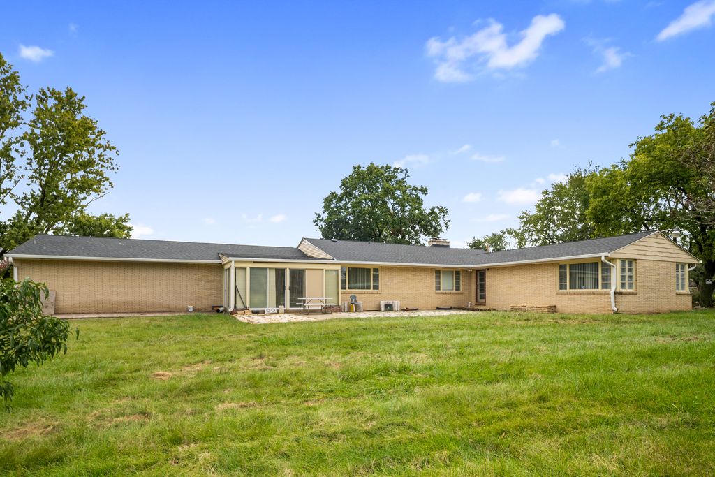 400 Sugar Creek Drive, Joliet, IL 60433 — exterior