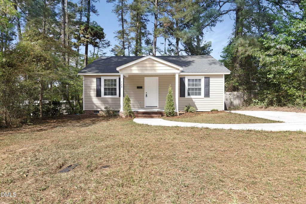 722 Kooler Circle, Fayetteville, NC 28305