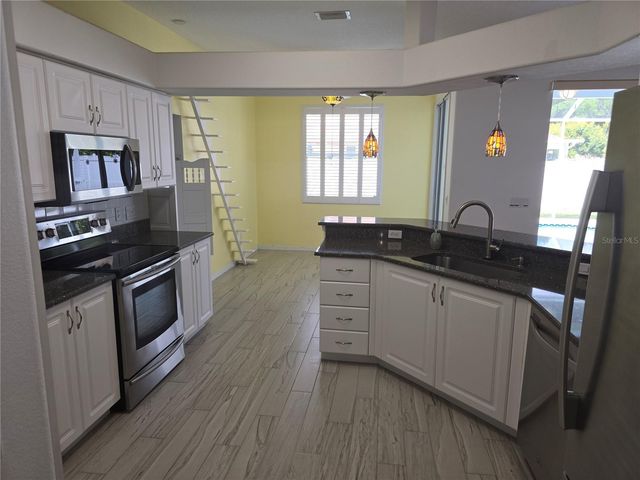 7404 38TH COURT E, Sarasota, FL 34243