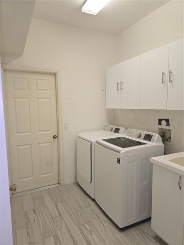 7404 38TH COURT E, Sarasota, FL 34243