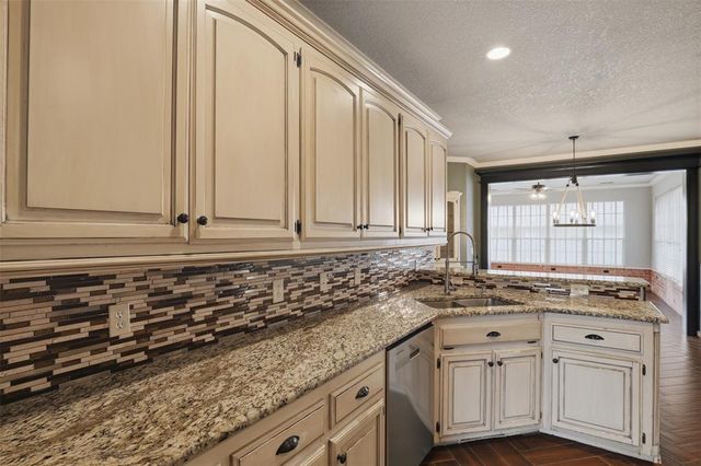 704 N Remington Way, Mustang, OK 73064