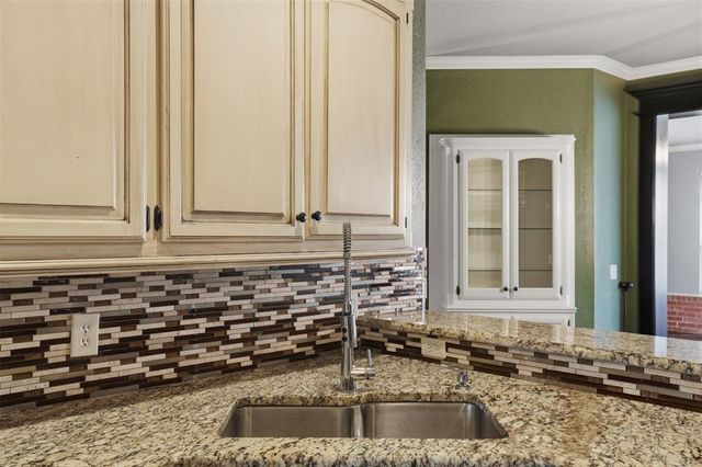 704 N Remington Way, Mustang, OK 73064