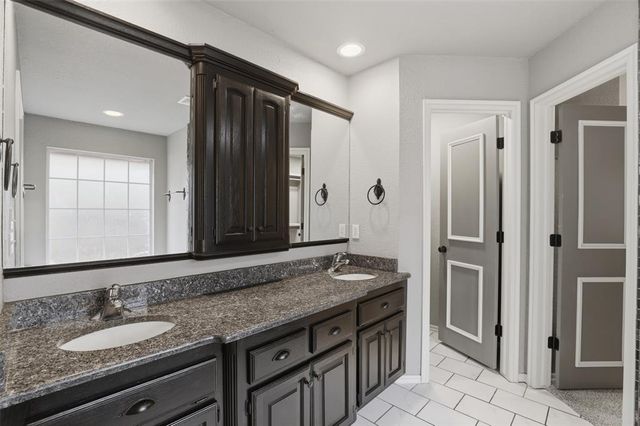 704 N Remington Way, Mustang, OK 73064