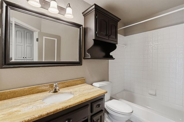 704 N Remington Way, Mustang, OK 73064