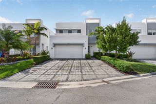 10370 NW 67th Ter, Doral, FL 33178