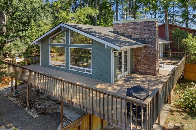131 E Channel Drive, Allyn, WA 98524