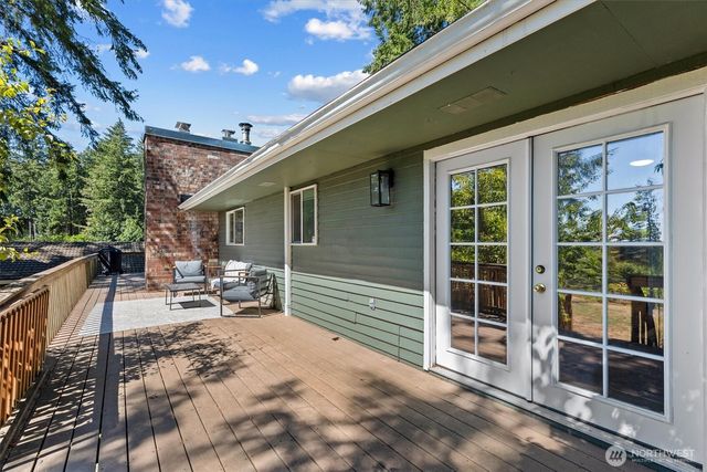 131 E Channel Drive, Allyn, WA 98524