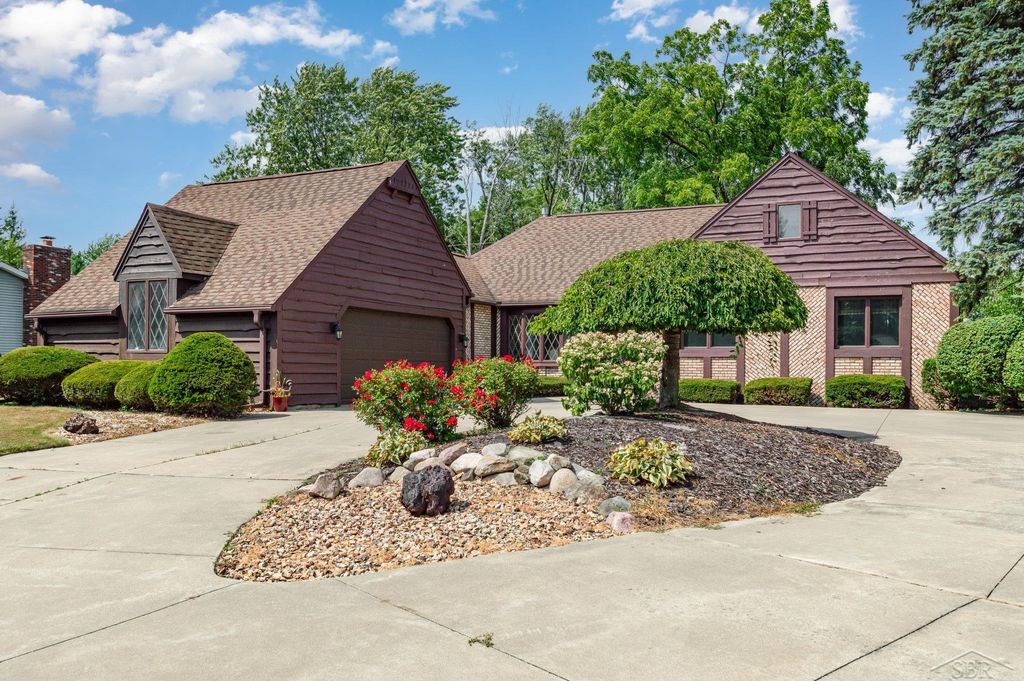 4726 Crutchfield Drive, Saginaw Twp, MI 48638