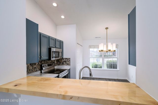 4509 Shelvis Dr, Louisville, KY 40216