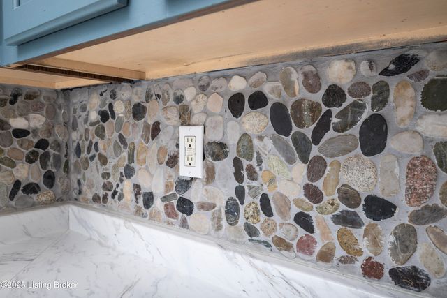 4509 Shelvis Dr, Louisville, KY 40216