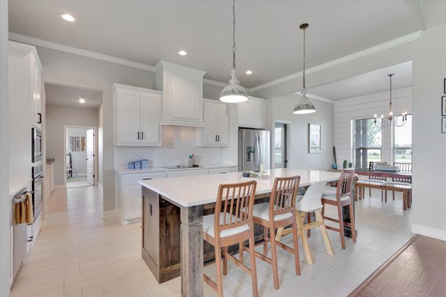 1001 N Oak Trail, Weatherford, TX 76085