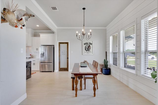 1001 N Oak Trail, Weatherford, TX 76085
