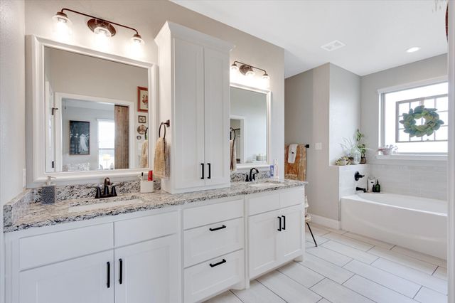 1001 N Oak Trail, Weatherford, TX 76085