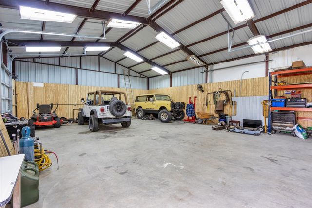 1001 N Oak Trail, Weatherford, TX 76085