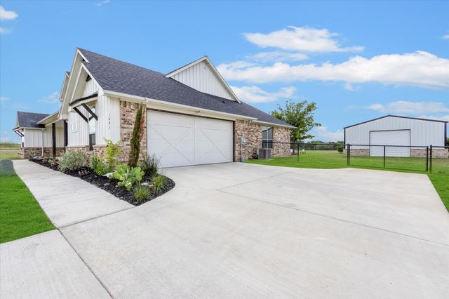 1001 N Oak Trail, Weatherford, TX 76085