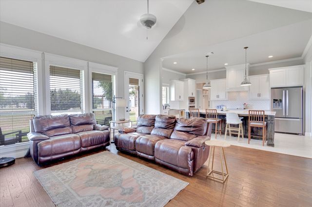 1001 N Oak Trail, Weatherford, TX 76085