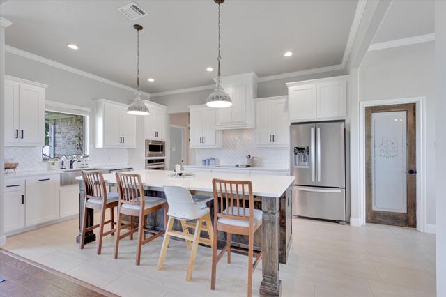 1001 N Oak Trail, Weatherford, TX 76085