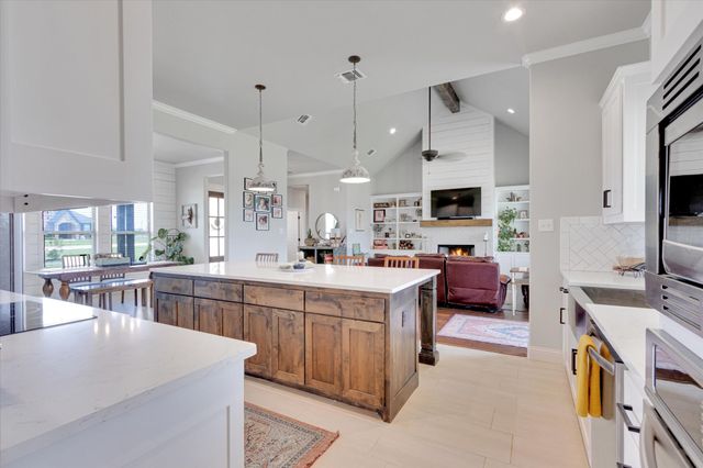1001 N Oak Trail, Weatherford, TX 76085