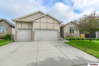 2760 Shadowbrook Drive, Lincoln, NE 68516