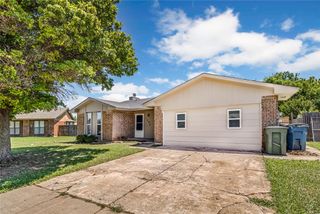 1304 Greenfield Drive, Edmond, OK 73012