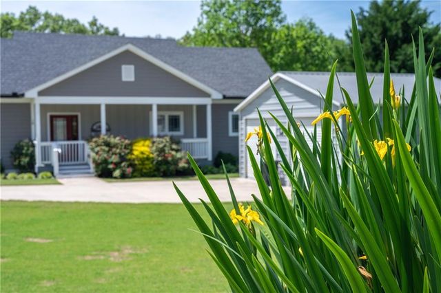 18 Shady Grove Lane, Blue Ridge, GA 30513