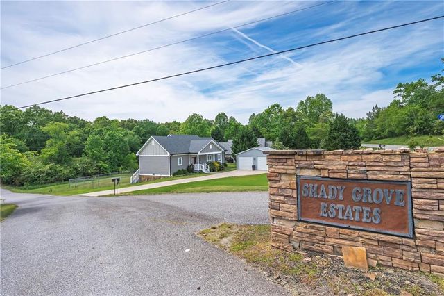 18 Shady Grove Lane, Blue Ridge, GA 30513