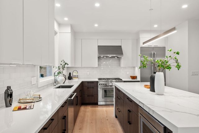 956 Walnut St 5, Newton, MA 02461