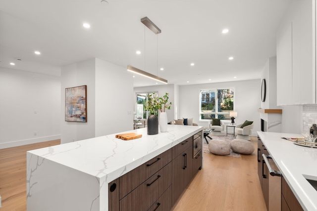 956 Walnut St 5, Newton, MA 02461