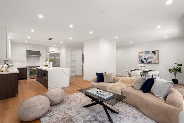 956 Walnut St 5, Newton, MA 02461