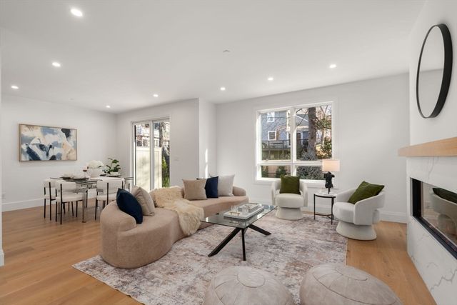 956 Walnut St 5, Newton, MA 02461