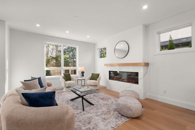 956 Walnut St 5, Newton, MA 02461