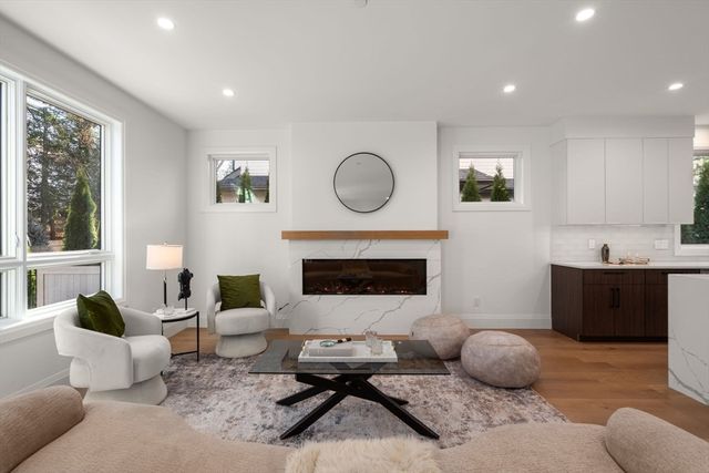 956 Walnut St 5, Newton, MA 02461