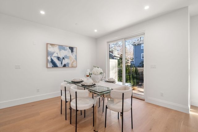 956 Walnut St 5, Newton, MA 02461