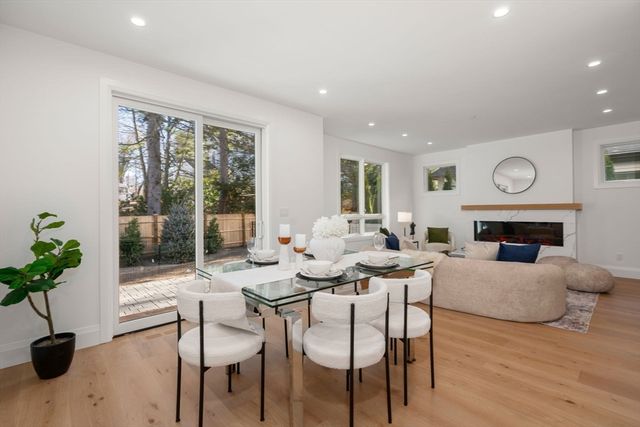 956 Walnut St 5, Newton, MA 02461