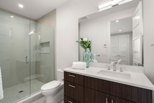 956 Walnut St 5, Newton, MA 02461