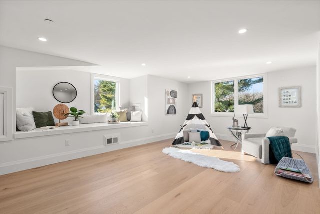 956 Walnut St 5, Newton, MA 02461