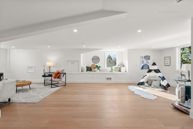 956 Walnut St 5, Newton, MA 02461