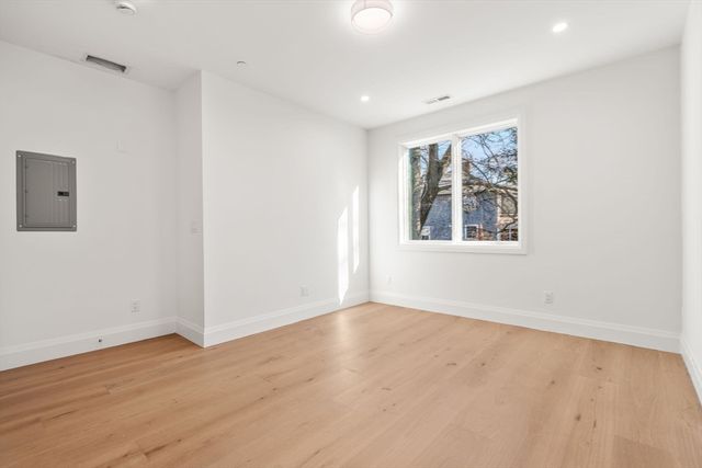 956 Walnut St 5, Newton, MA 02461